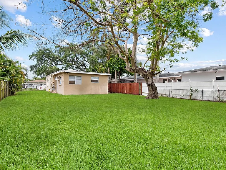2434 McKinley St — Photo 13