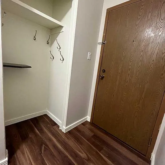 65 Temple Blvd W #208 — Photo 2