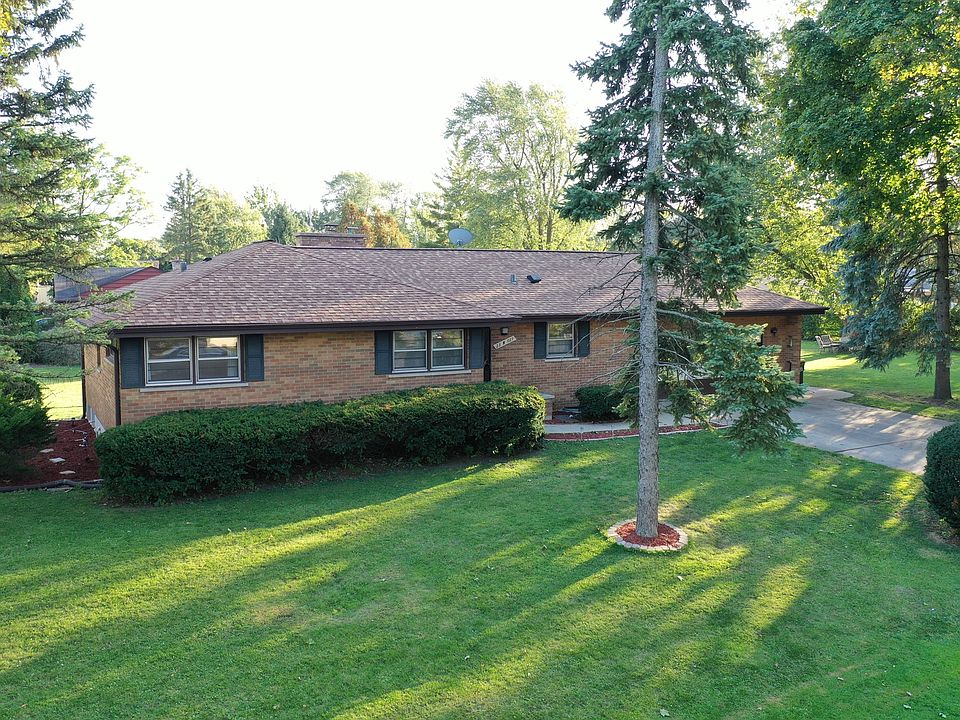1st image of 23W021 Dickens Ave