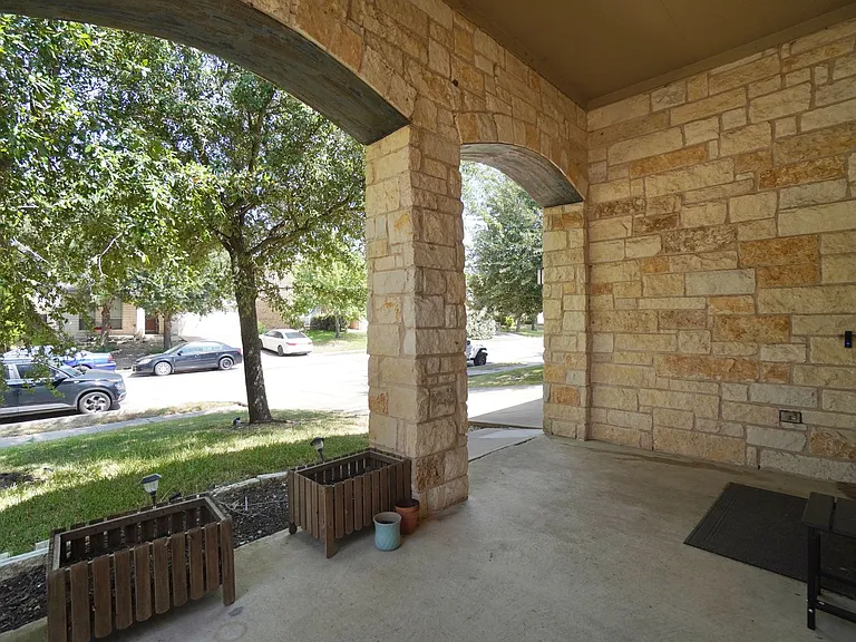 18621 Dry Pond Dr — Photo 3