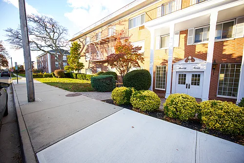 67 Lenox Rd #2B Photo 1