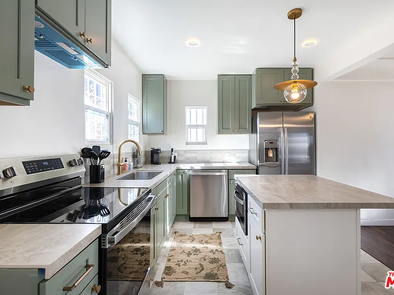 7853 Brighton Ave — Photo 24