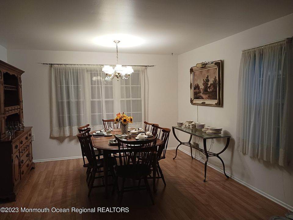 2nd image of 95 Sheffield Drive