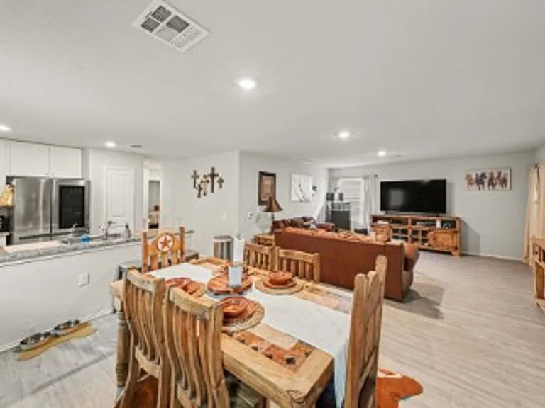 13450 Ashworth Blvd — Photo 8