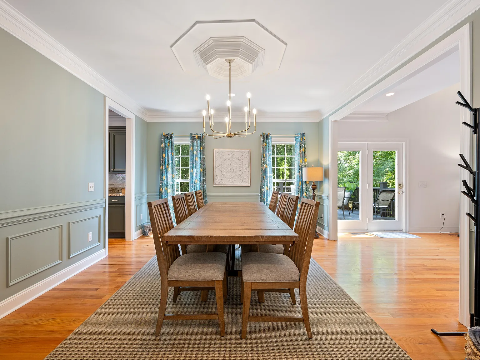 4 bed, 3.5 bath, 3800 sqft, $6,000 — Photo 4