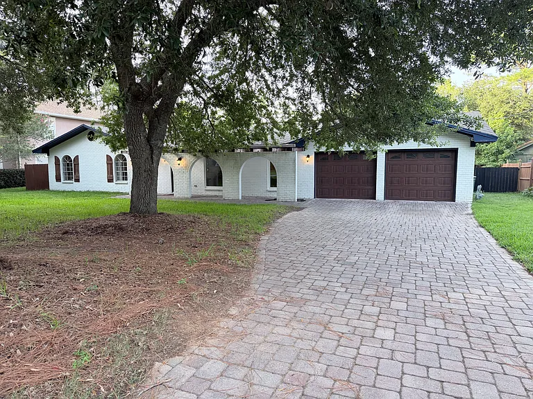 470 Riola Pl — Photo 1