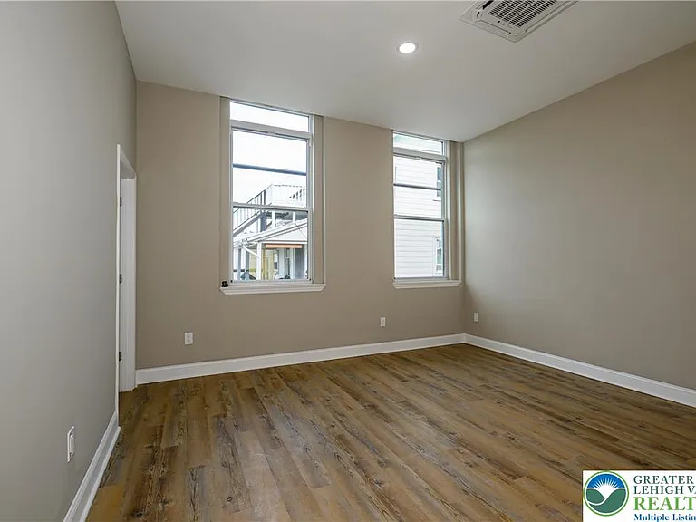 1012 2nd St N — Photo 20