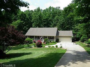 7507 Keating Dr, Oak Ridge, NC 27310