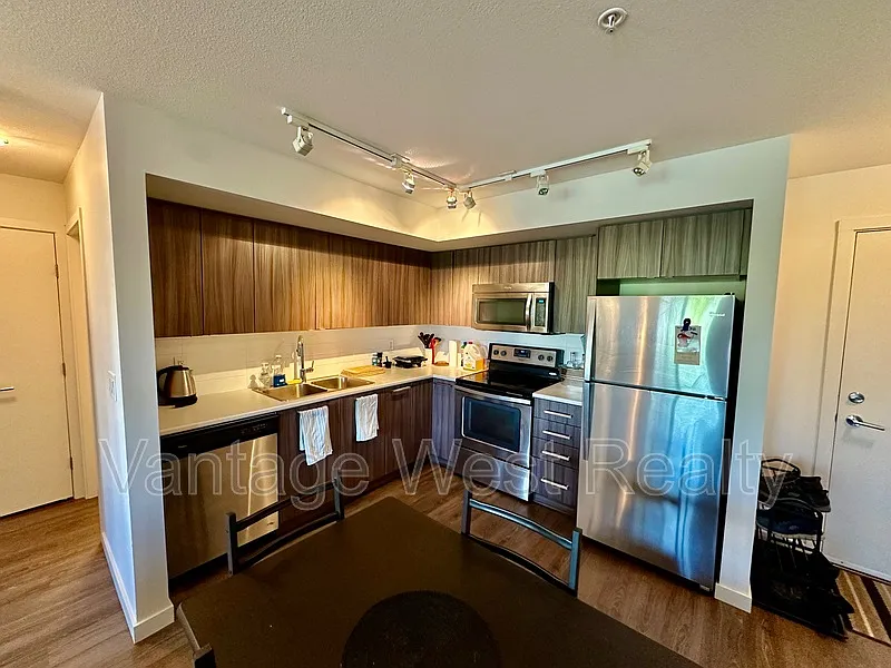 881 Academy Way #102