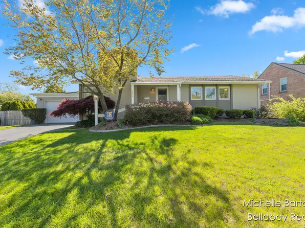 1424 Ridgewood Ave SE, East Grand Rapids, MI 49506