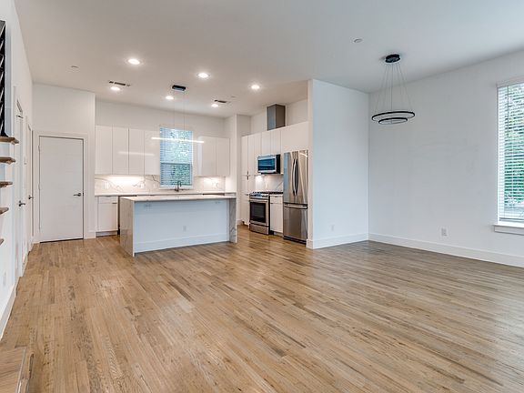 3rd image of 1828 N Garrett Ave #106
