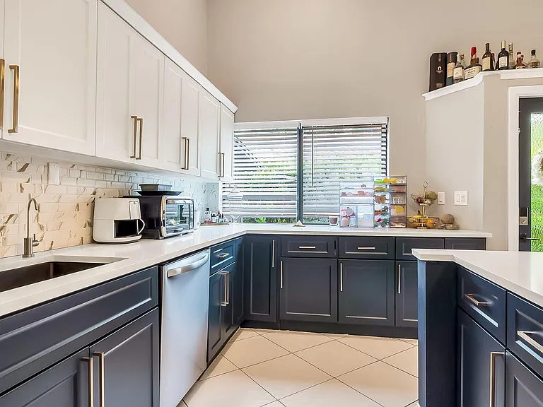 4335 Palm Forest Dr N — Photo 6