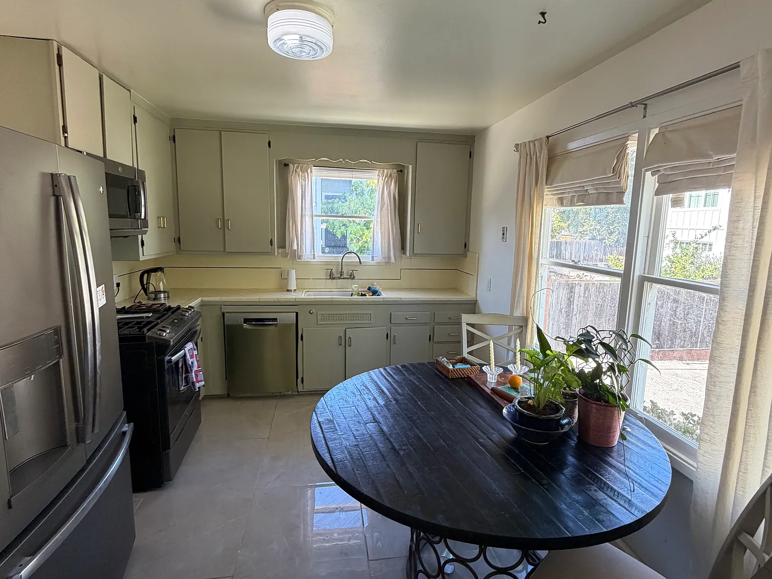 2 bed, 825 sqft, $3,000 — Photo 3