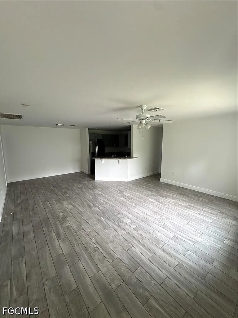 3 bed, 2.0 bath, 2487 sqft, $1,600 — Photo 3