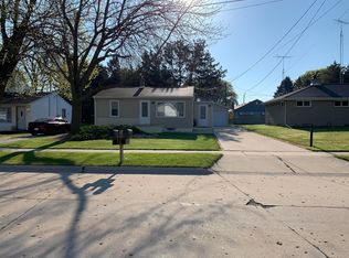 1305 S 39th St, Manitowoc, WI 54220