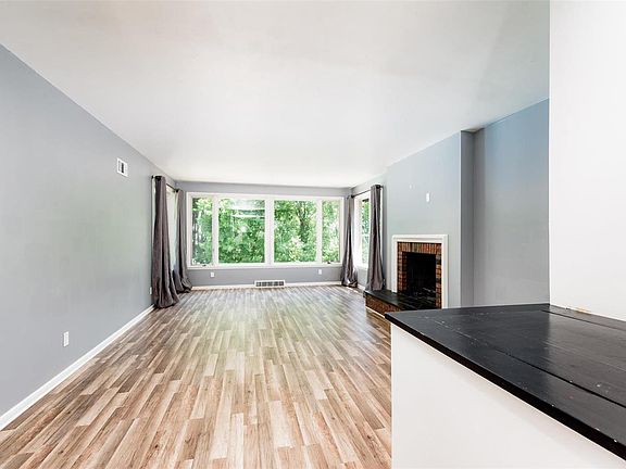 5th image of 10 Carrico Oaks Ct
