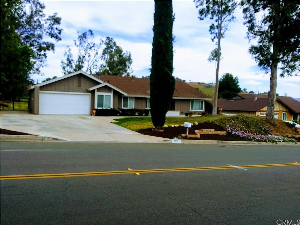 1st image of 7570 Lakeside Dr