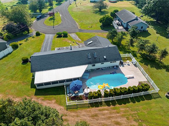 2nd image of 118 Suncrest Terrace Rd