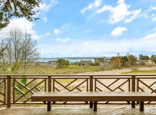 5542 Beach Bluff Dr, Freeland, WA 98249