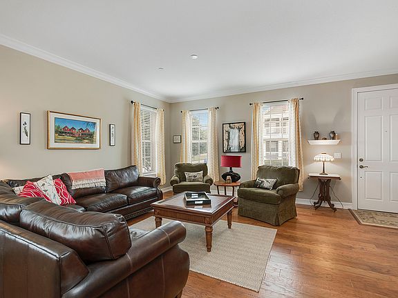 2nd image of 901 Fern Ave