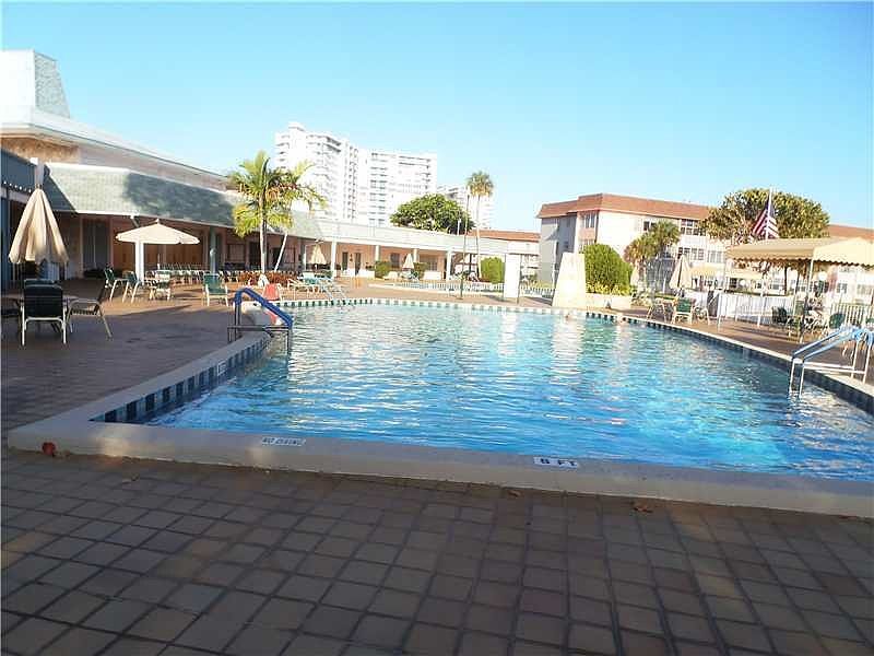 2nd image of 1501 NE Miami Gardens Dr APT 337