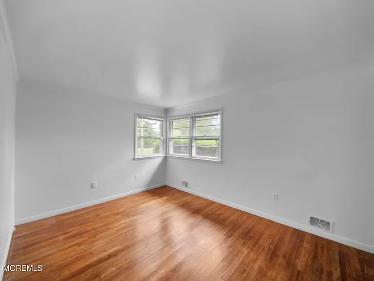 170 Bingham Ave — Photo 27