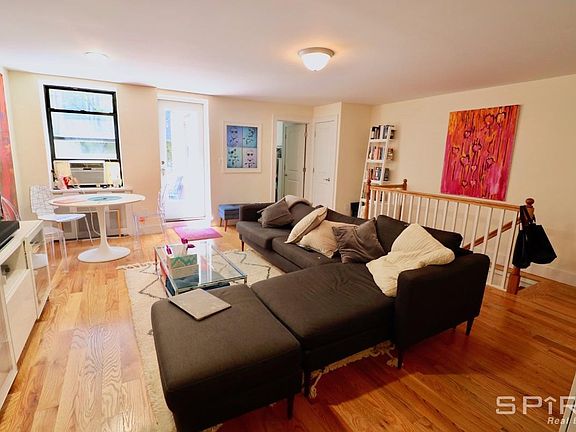3rd image of 136 W 74th St #B