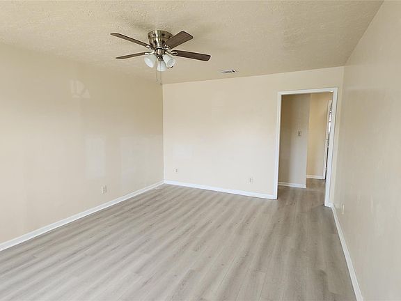 4th image of 4415 Groton Dr