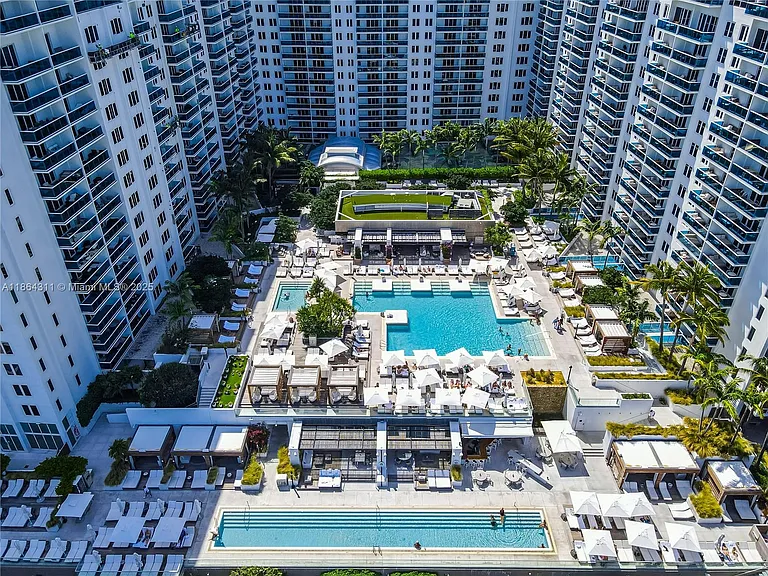 2301 Collins Ave #542 — Photo 3