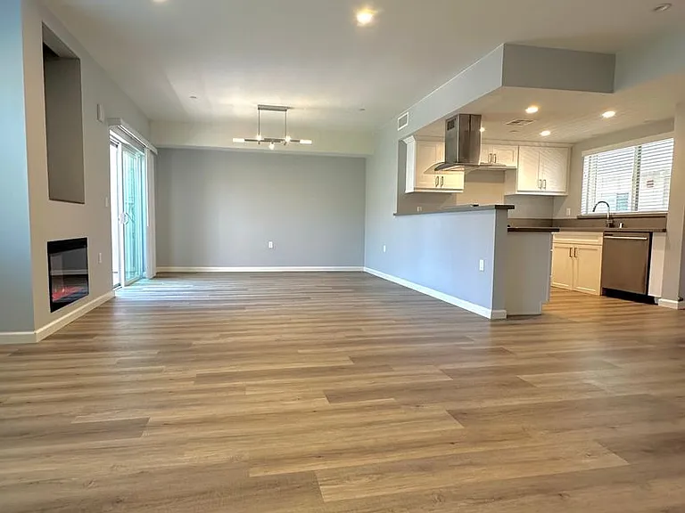 366 Burchett St — Photo 7