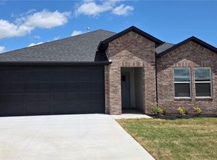 811 Heeler Ave, Lowell, AR 72745