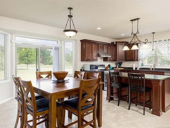 3rd image of 35971 Cascade Dr
