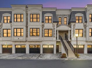 44 Marquis Ct, Edgewater, NJ 07020