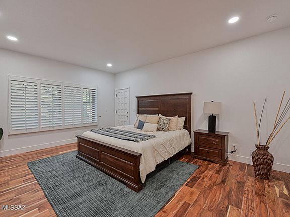 4th image of 6042 E West Miramar Dr