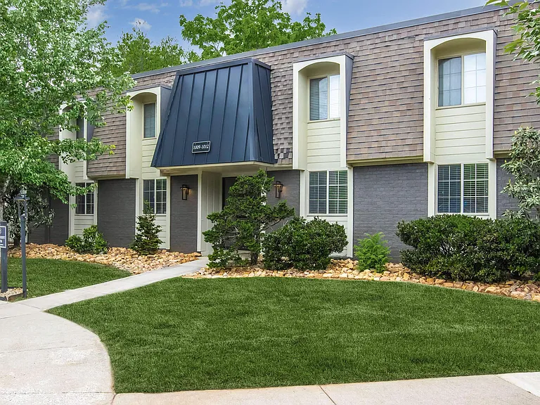 Kingston Pointe Apartments — Photo 35
