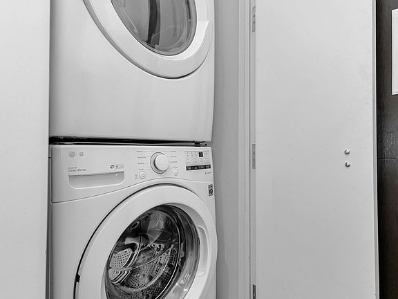 5th image of 4 W 21st St APT 11B