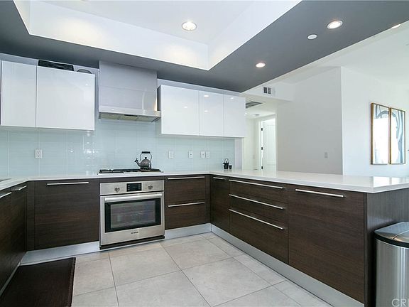 5th image of 118 S Kenwood St #406
