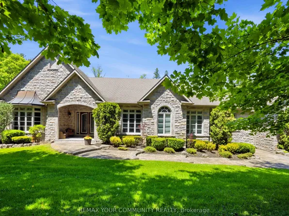 46 Lake Woods Dr, Whitchurch Stouffville, ON L4A 1P1