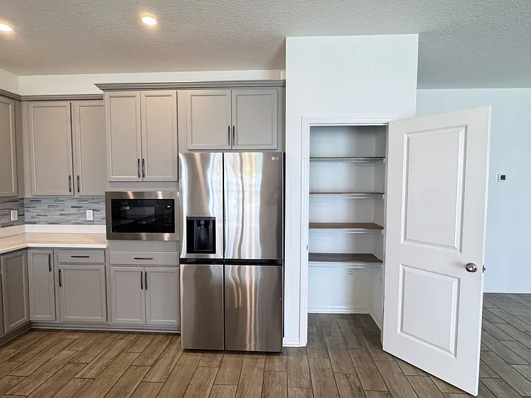 484 Old Windsor Way — Photo 8