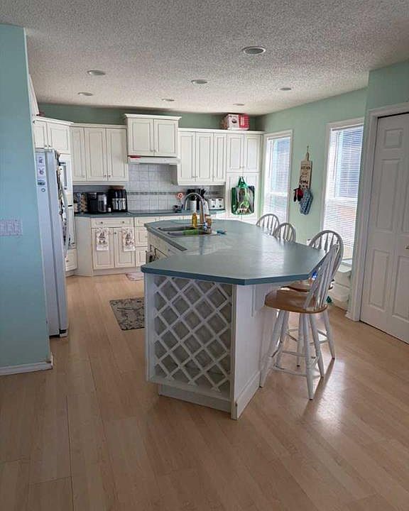 1st image of 1065 E Chestermere Dr