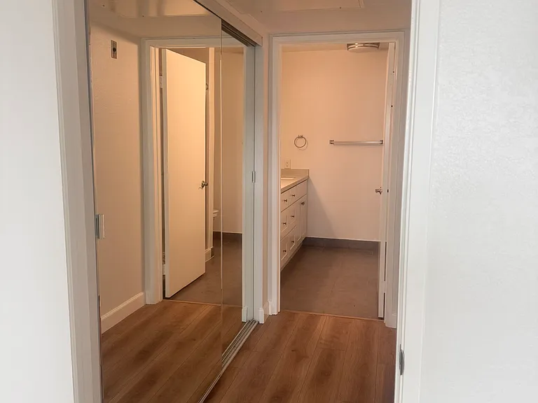 Barrington Apartment — Photo 11