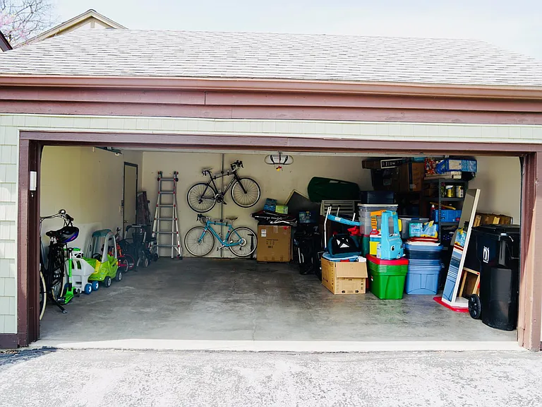 1303 Kingsridge Ct #D — Photo 32