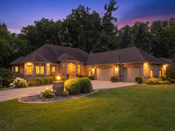 2870 Sleepy Hollow Dr, Green Bay, WI 54311