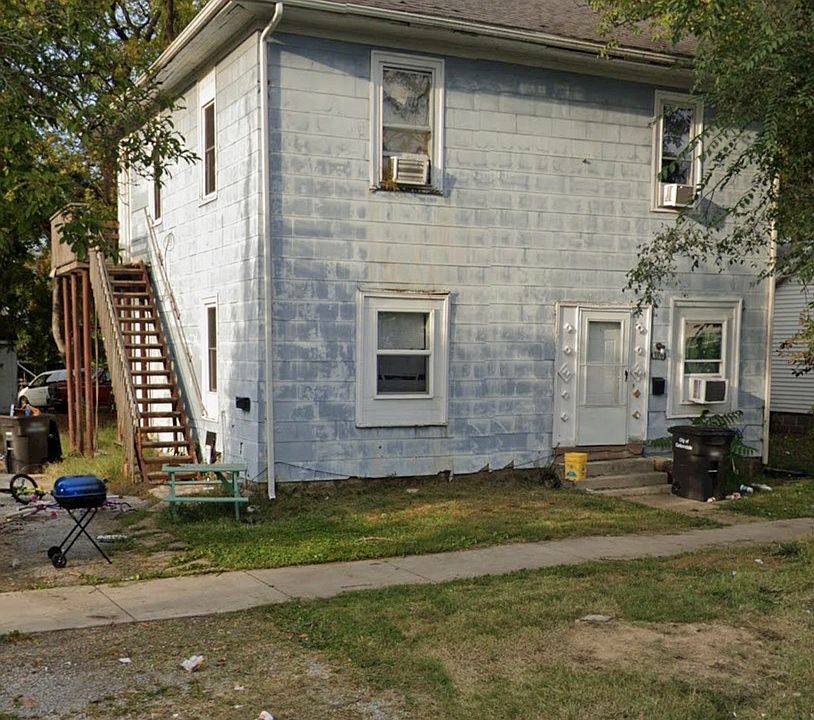 1st image of 310 W Pecan St