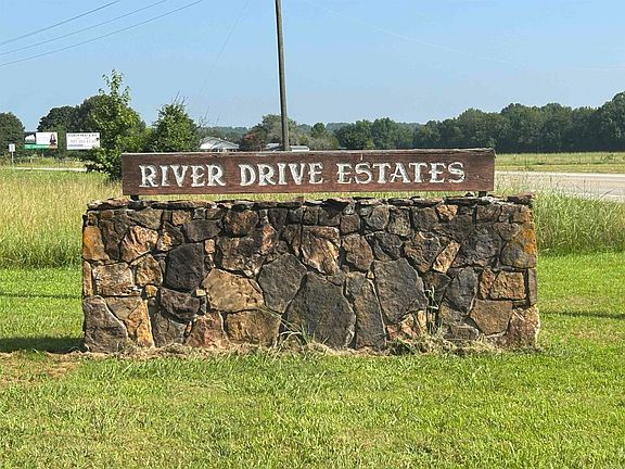 4th image of 11 River Drive Est