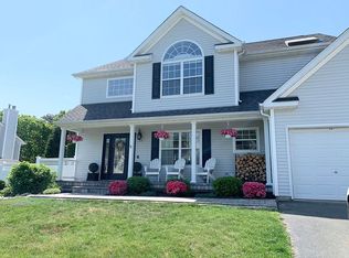 25 Shady View Xing, Manorville, NY 11949