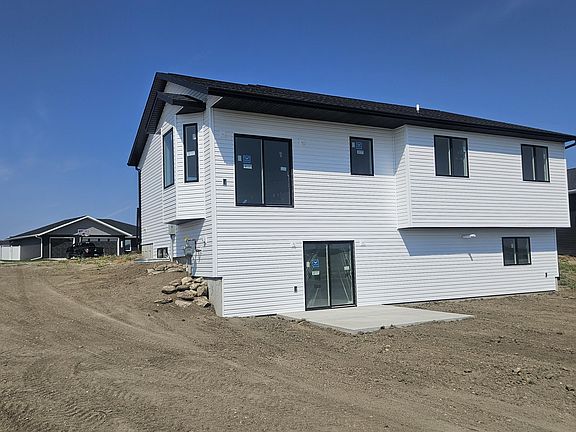 2nd image of 3905 Platinum St