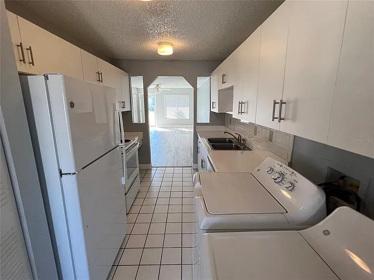 605 Ridge Ter #605 — Photo 9