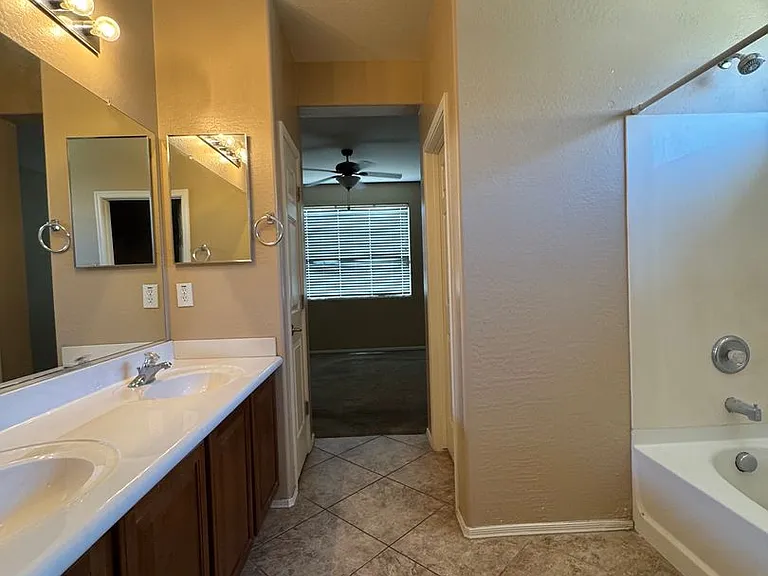 39208 N Parker Ln — Photo 11