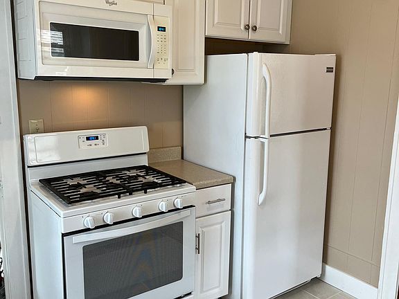 Enough room in kitchen for an island.